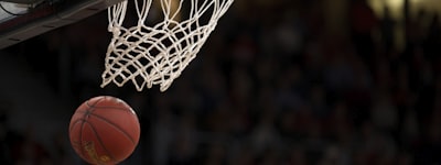NBA季后赛篮球比赛直播画面